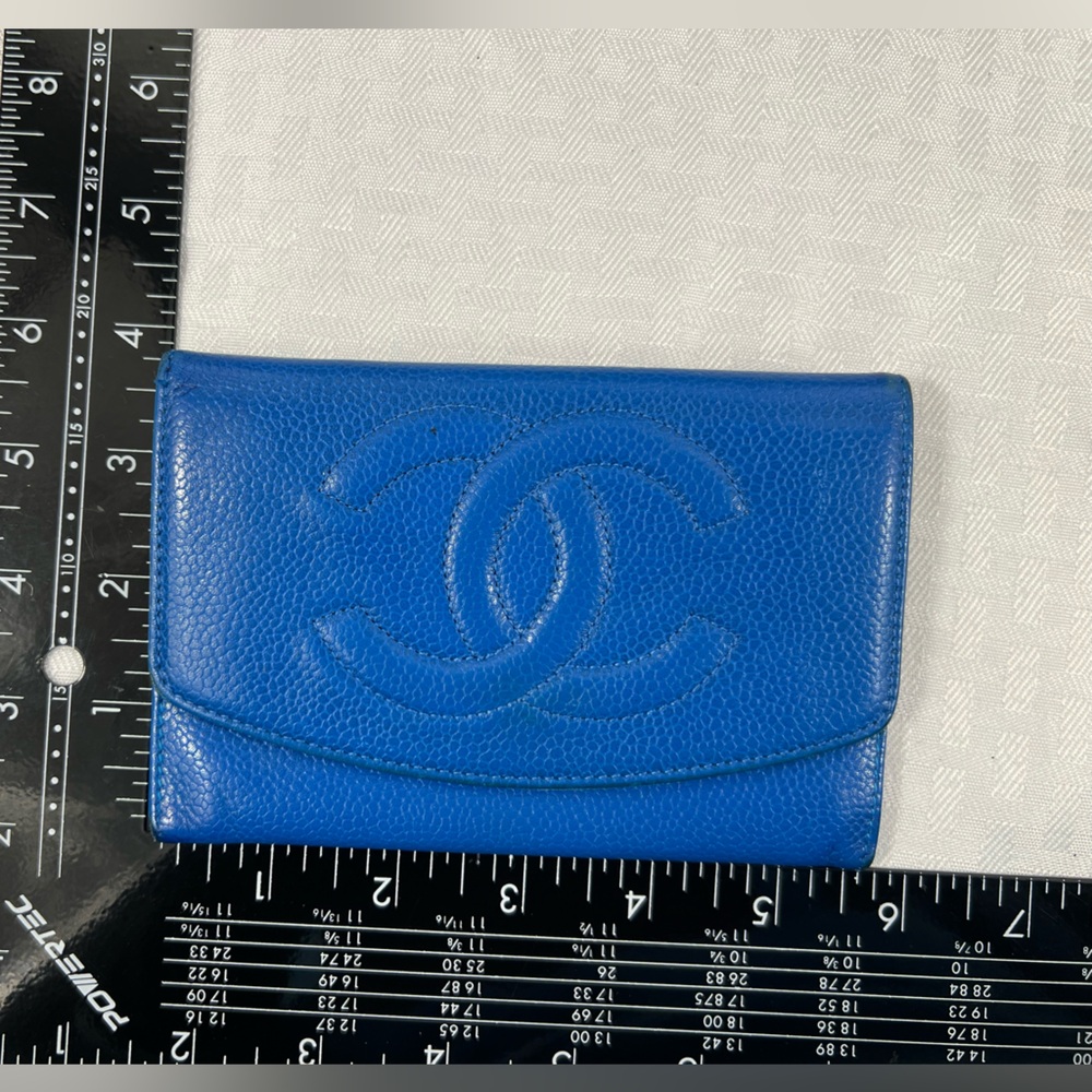 1003: Chanel Vintage Blue Caviar Leather CC Bifold Wallet – Made in France - Picture 14 of 14